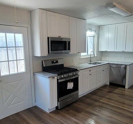 5th image of 909 Dolphin Pl