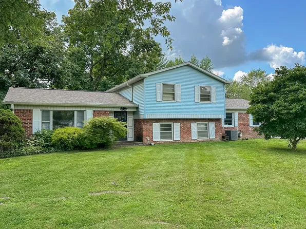 8301 Oak St, Zionsville, IN 46077