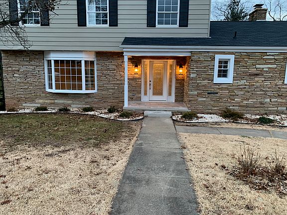 2nd image of 104 Ashwood Pl