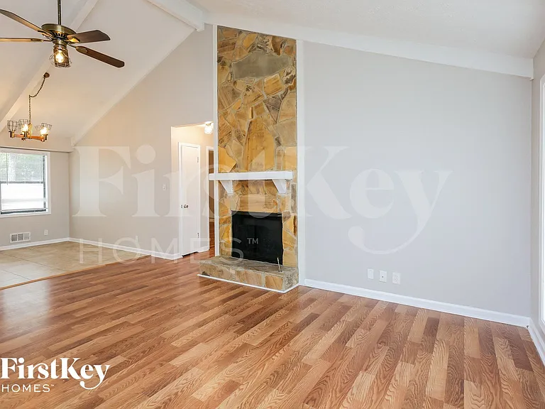 2639 Windmere Dr — Photo 2