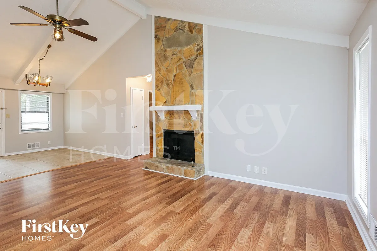 Building Photo - 2639 Windmere Dr