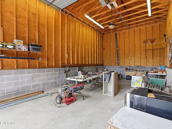 5th image of 802 Oxford Hills Dr