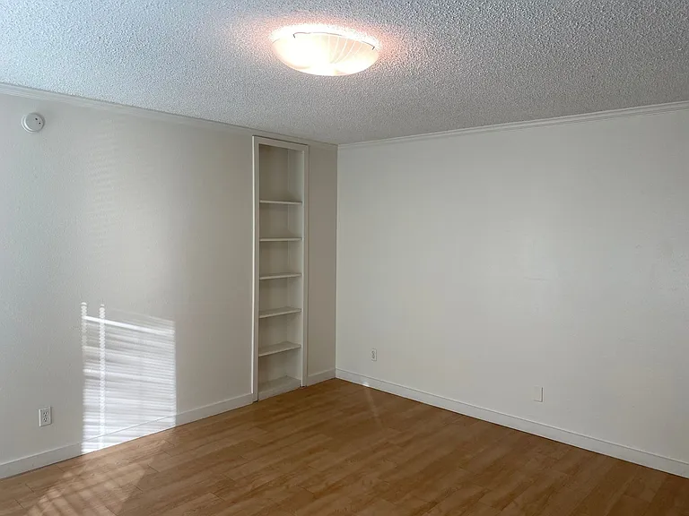 604 W 8th St #304A — Photo 14