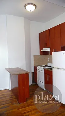 Rented by Plaza Real Estate Group | media 10