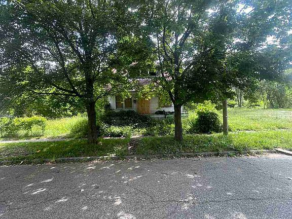13518 St Aubin