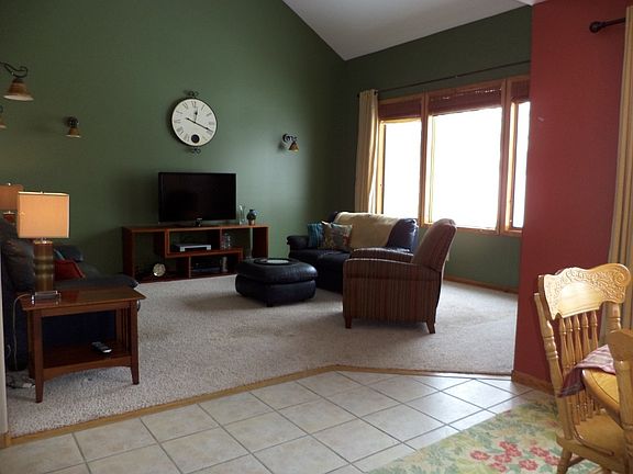 4th image of 1920 Country Ln