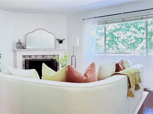 432 S Oak Knoll Ave APT 4, Pasadena, CA 91101