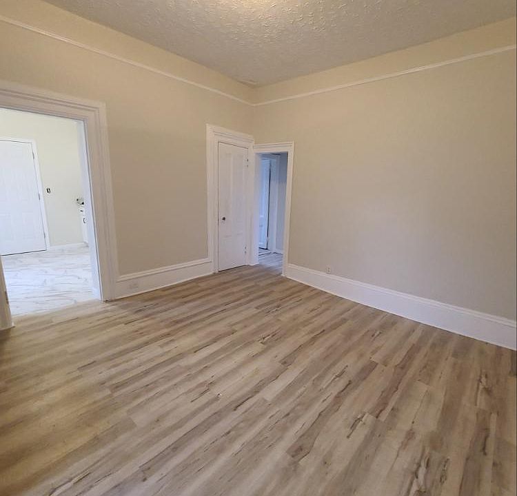 1st image of 131 East Ave #A