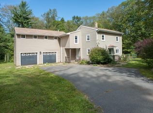 29 Crestwood Rd, Brimfield, MA 01010