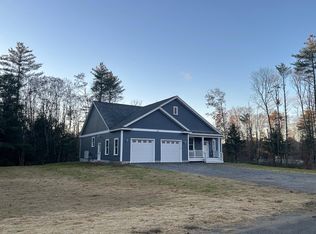26 Raspberry Ln, Topsham, ME 04086