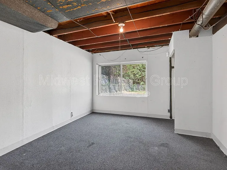 743 Shepley Dr — Photo 16