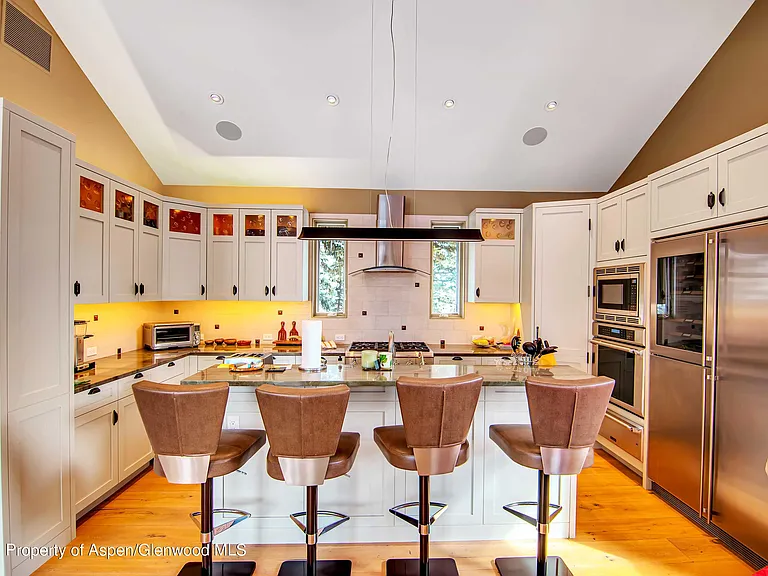 500 Fairway Dr — Photo 6