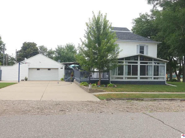 241 2nd St, Morse Bluff, NE 68648