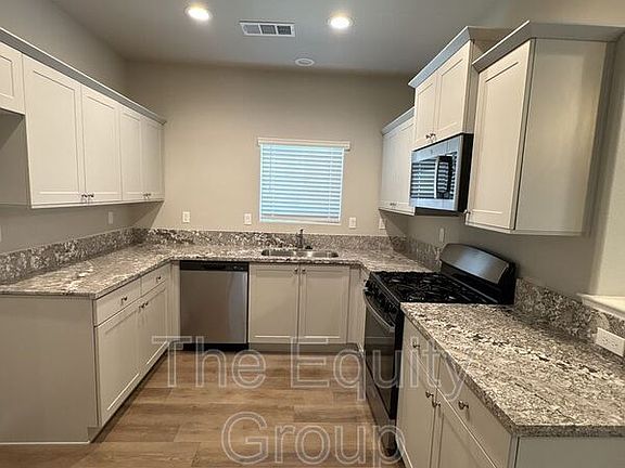 5th image of 518 S Summit St #101