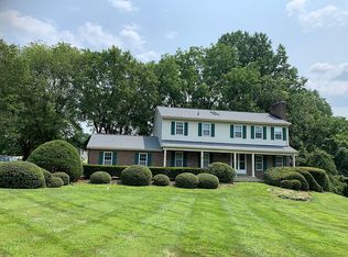 1008 Challedon Rd, Great Falls, VA 22066