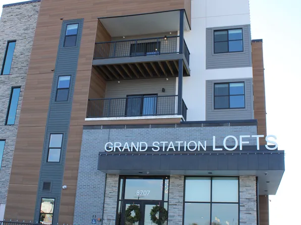Grand Station Lofts, 8707 Shawnee Mission Pkwy #D020cf51f, Mission, KS 66202