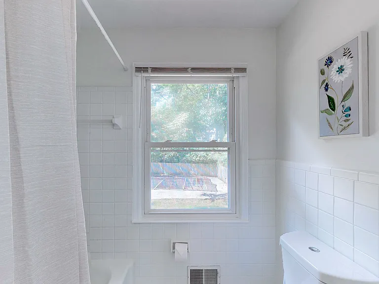 W Lakeshore Dr — Photo 8