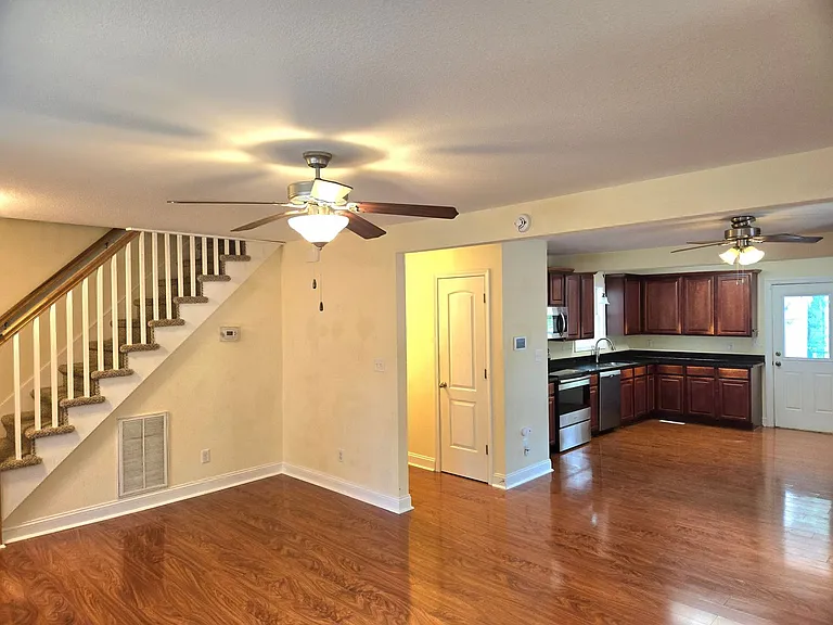 2201 Pershing Ave — Photo 6
