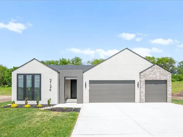 2124 SW Wheatfield Dr, Lees Summit, MO 64082