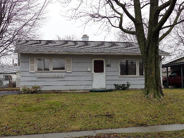 880 Daffodil Dr photo 1