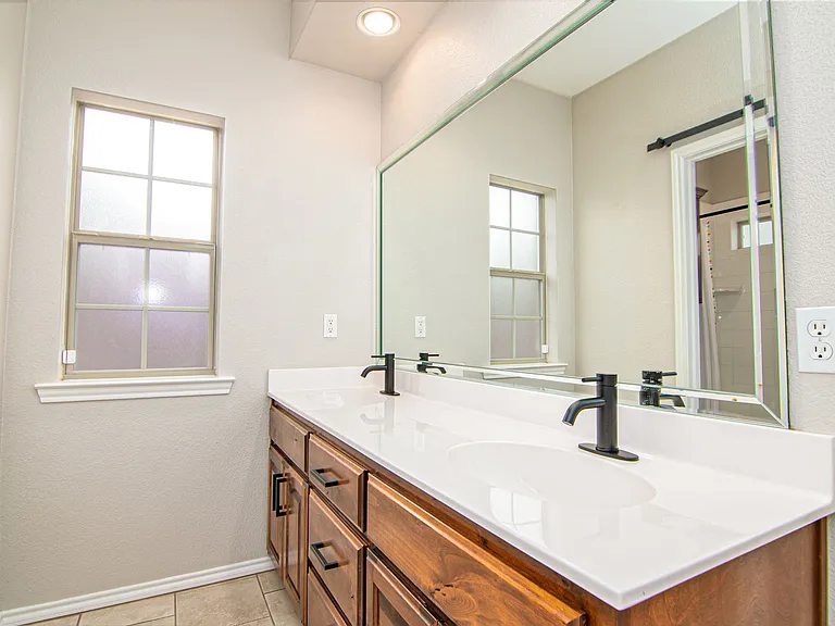 5508 La Jolla Cv — Photo 19