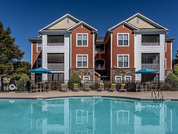 Resort Inspired Pool and Amenities