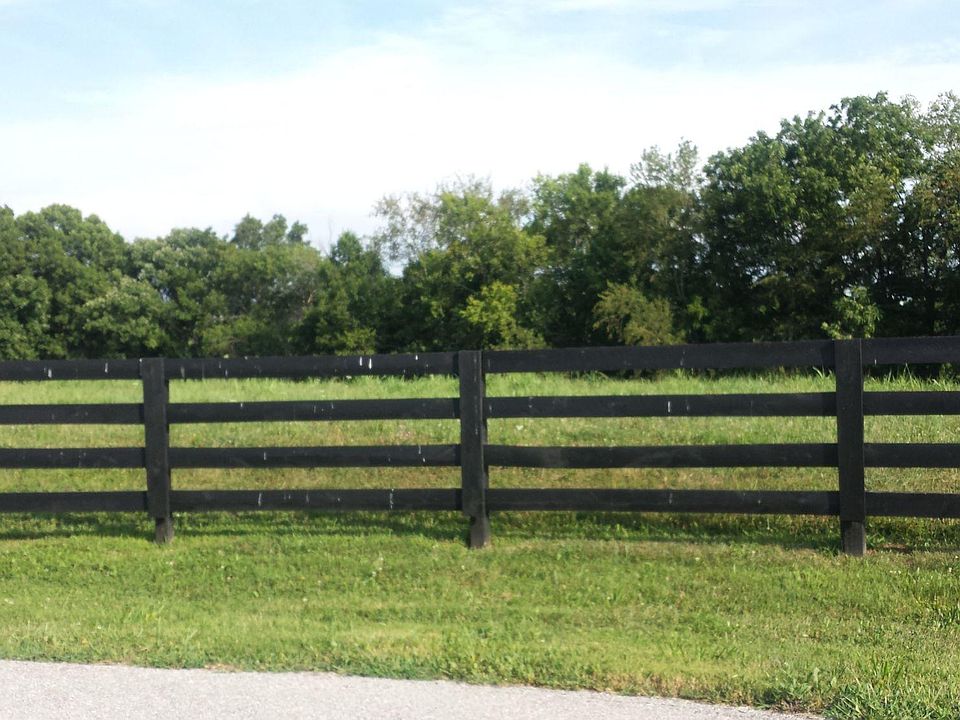 2nd image of 7 Fairlight View Dr