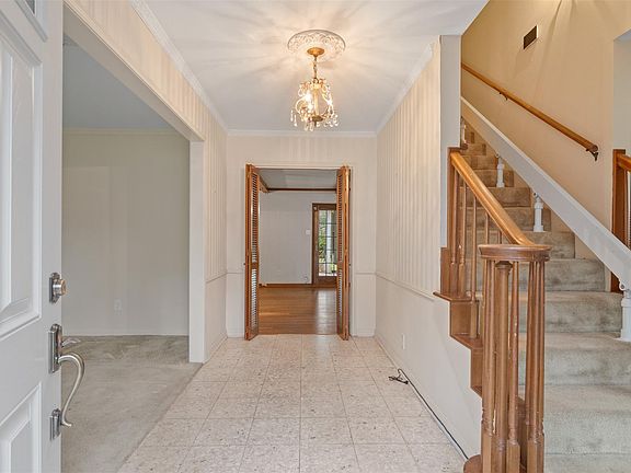 3rd image of 6207 Darby Way