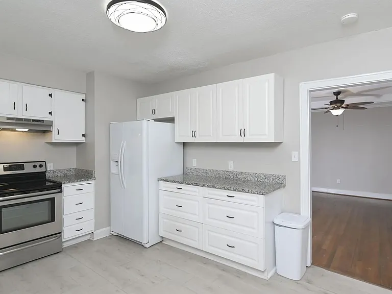 1013 Price Ave — Photo 9