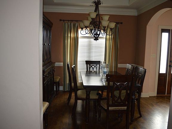 3rd image of 614 River Oaks Dr