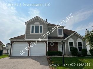 41 Garfield Ln, Streamwood, IL