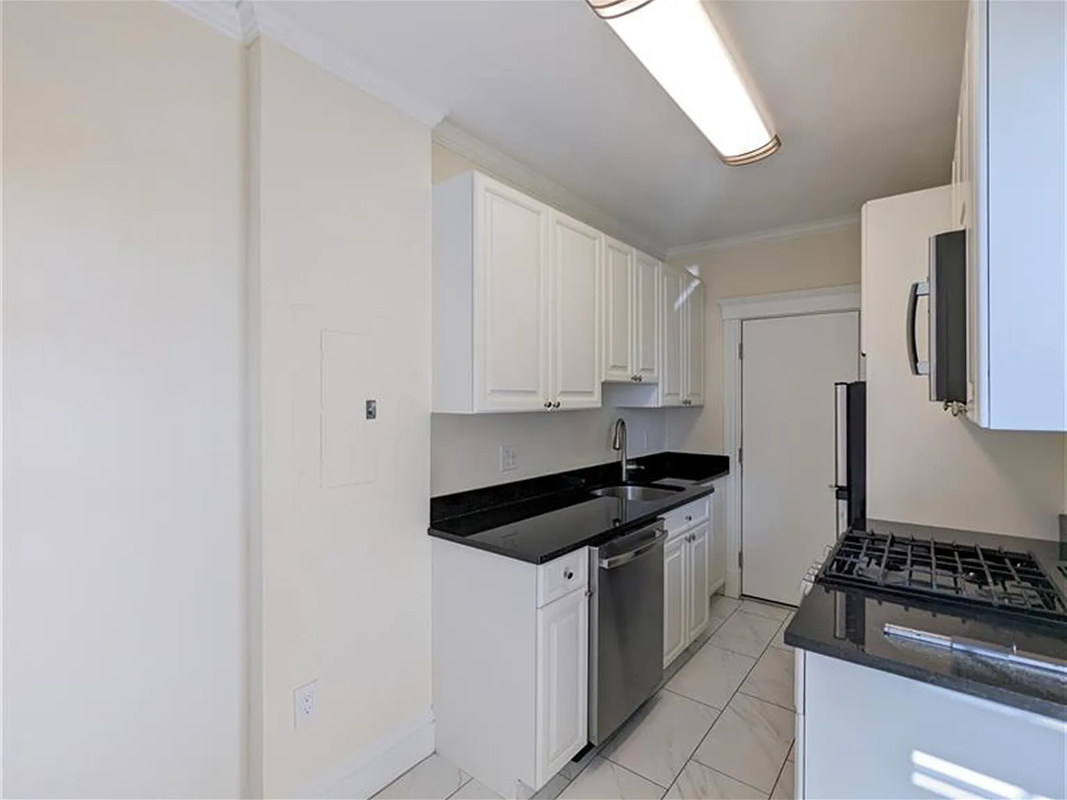 1 bed, 530 sqft, $3,175 — Photo 3