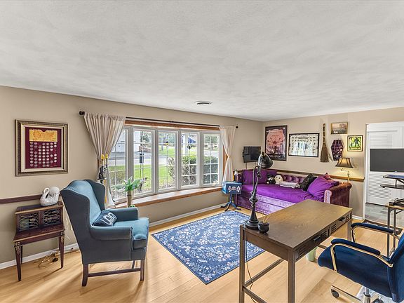 3rd image of 701 Catalina Blvd