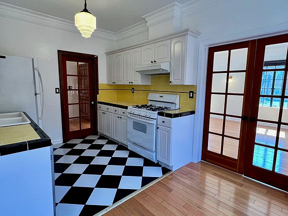 3rd image of 364 S Cloverdale Ave APT 202