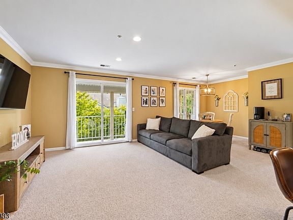 4th image of 275 Potomac Dr