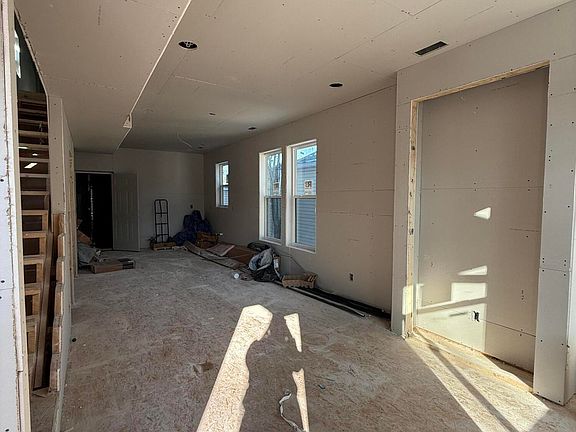 4th image of 1440 S 32nd St