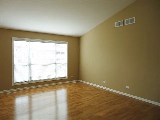 546 Lakeview Dr — Photo 4