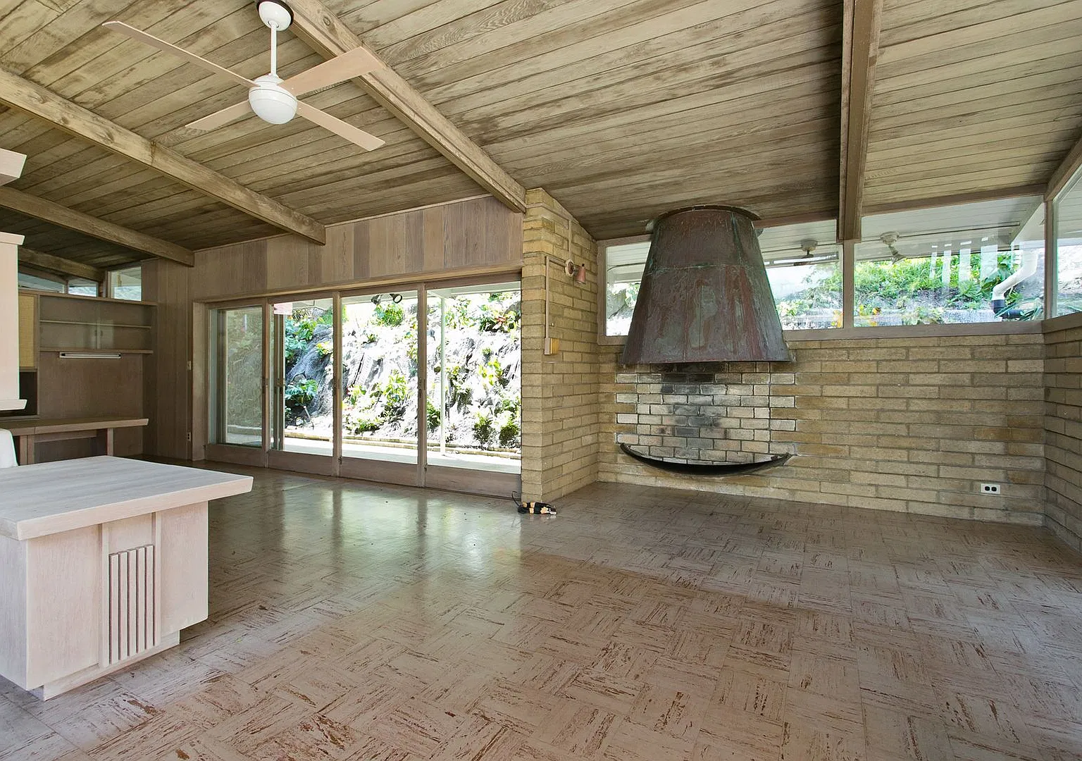 Available now, 5 bedroom 2 bath in Manoa — Photo 3