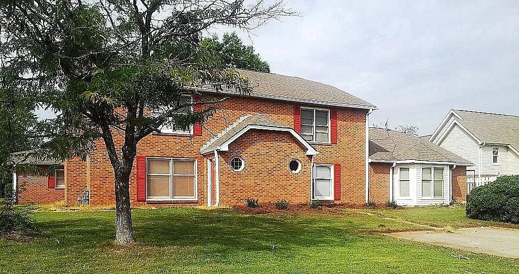 3 bed, 2.5 bath, 1568 sqft, $1,715 — Photo 1