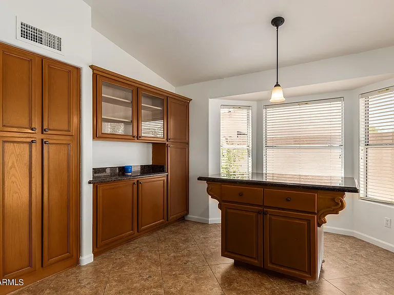 4634 E Grovers Ave — Photo 11