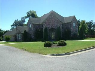 8825 Crest Ln, Springdale, AR 72762