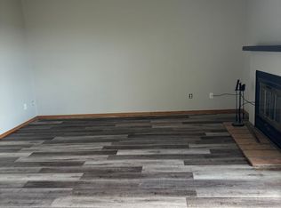 937 Delmar Ct, Minot, ND 58703