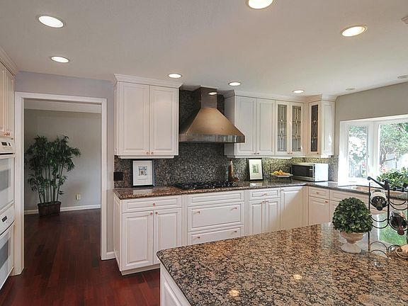 4th image of 1026 Mount Carmel Dr