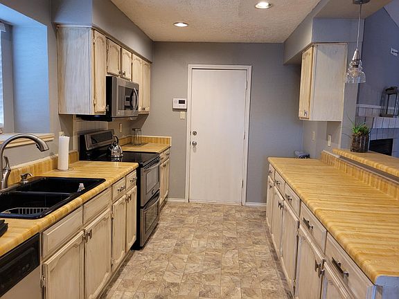 5th image of 917 Seabrook Dr