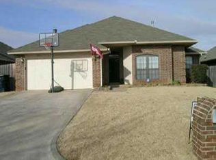 8213 N Wilshire Ridge Dr, Oklahoma City, OK 73132