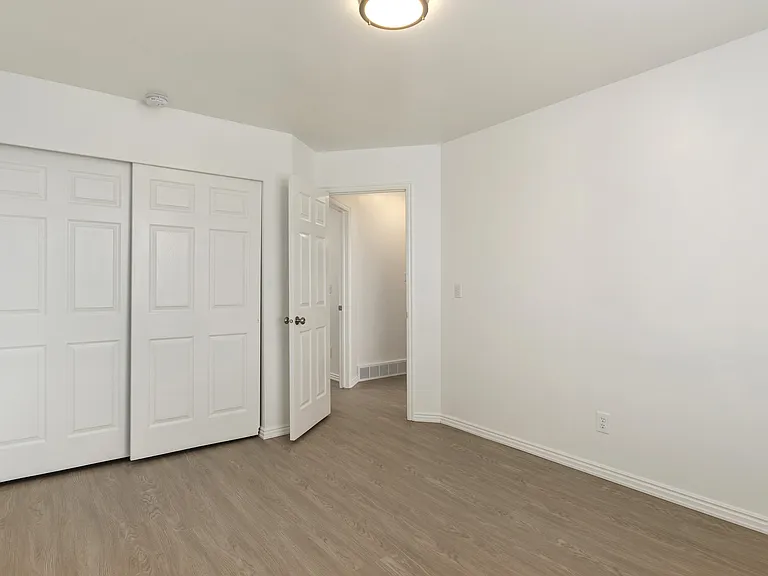 867 N 450 W — Photo 16