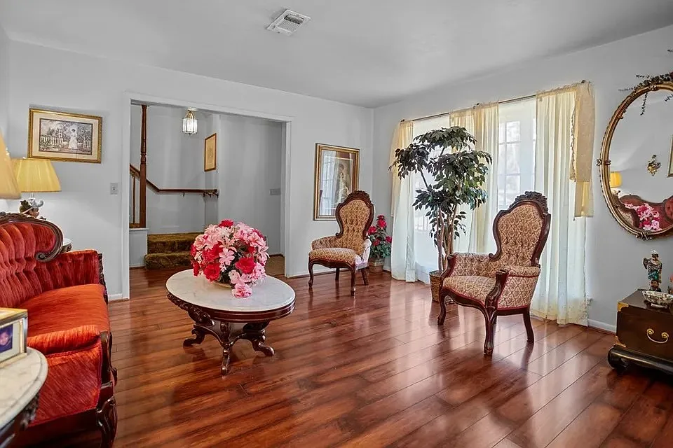 4 bed, 2437 sqft, $1,800 — Photo 3