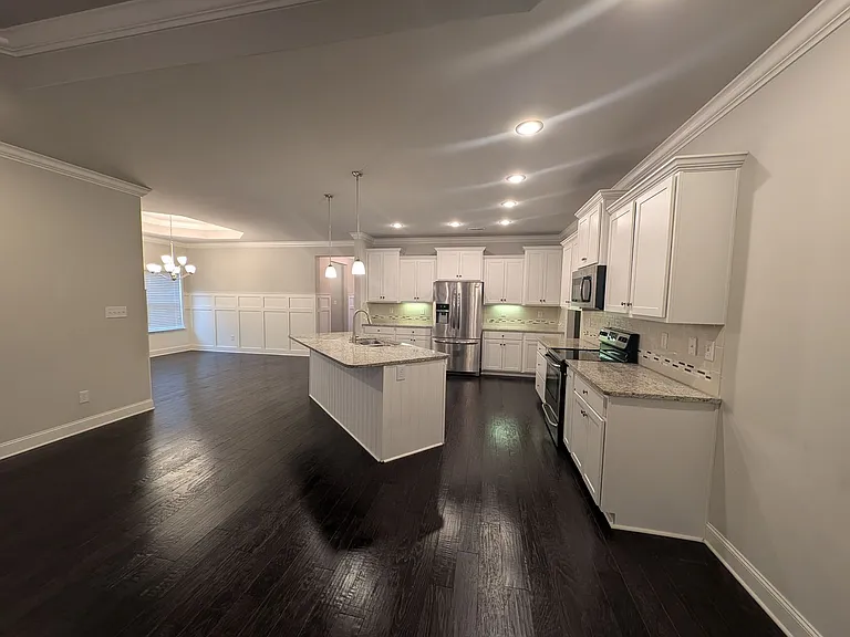 207 Blackwood Dr NW — Photo 3