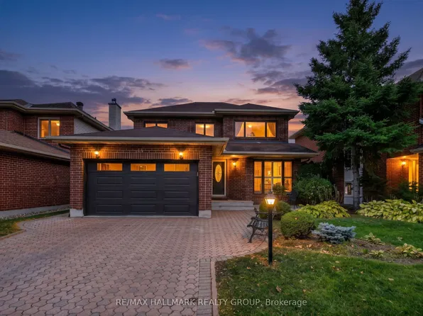 11 Wycliffe St, Ottawa, ON K2G 5L7