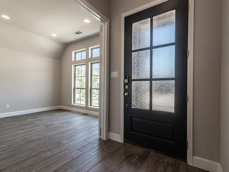 2933 Saltwood Ct — Photo 2